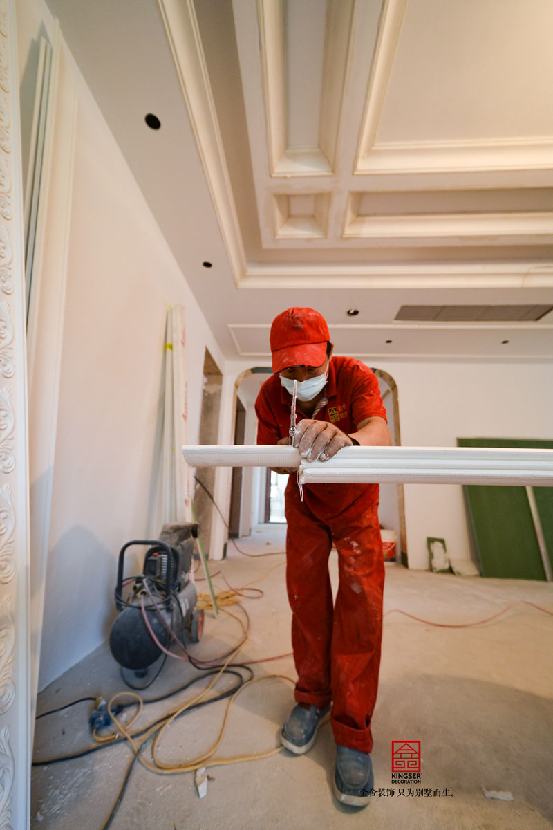 榮盛華府裝修施工現(xiàn)場油工階段