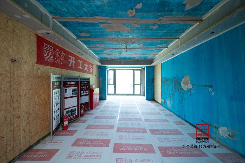 融創中心裝修工地瓦工階段